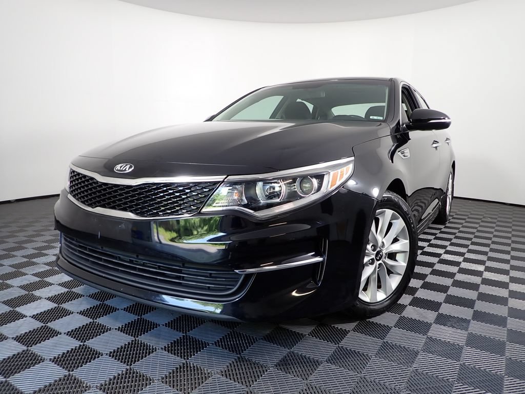 Used 2018 Kia Optima LX w/ 17" Alloy Wheels Package FWD image 2