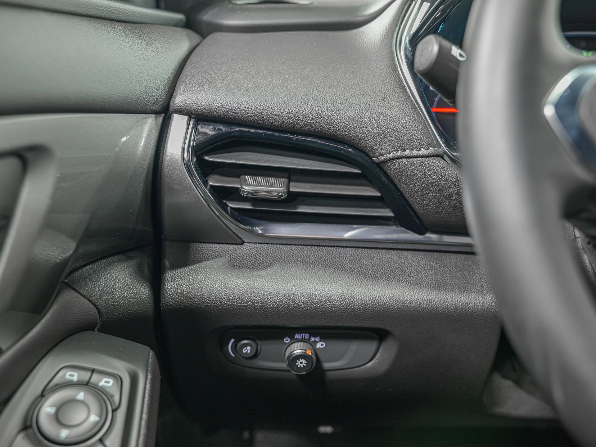 Used 2023 Chevrolet Traverse LT FWD image 22