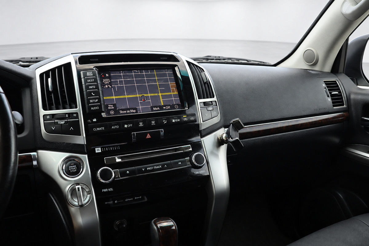 Used 2015 Toyota Land Cruiser AWD/4WD image 31