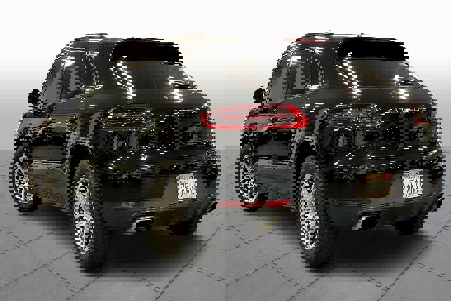 Used 2017 Porsche Macan image 11