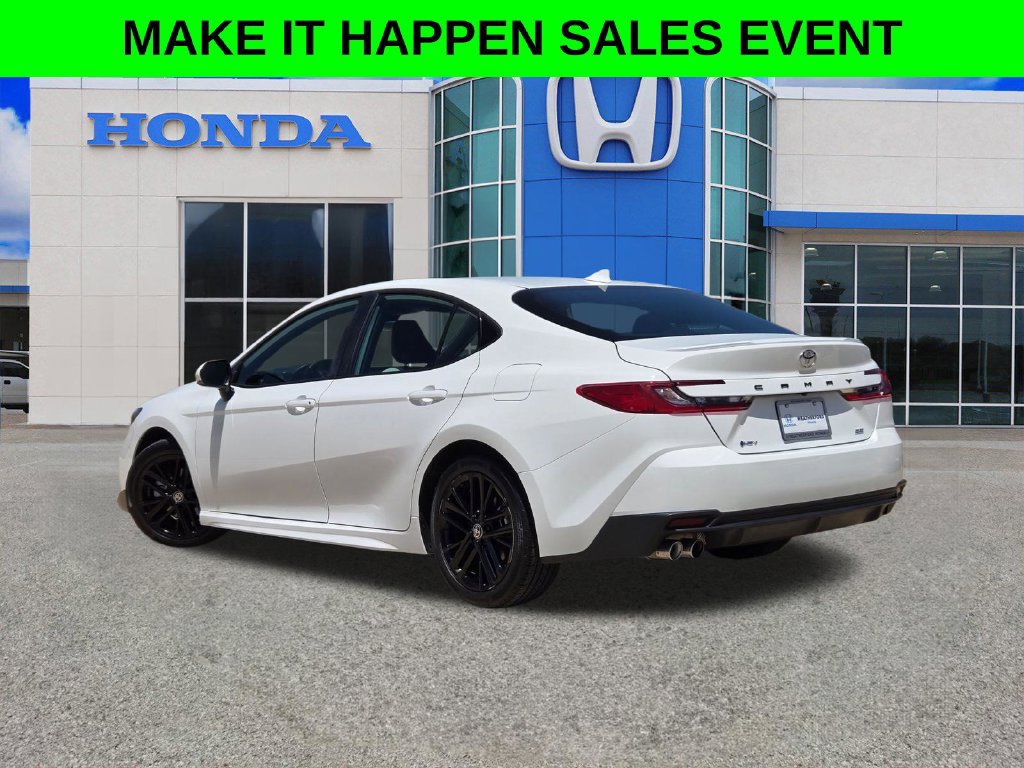 Used 2025 Toyota Camry SE FWD image 5