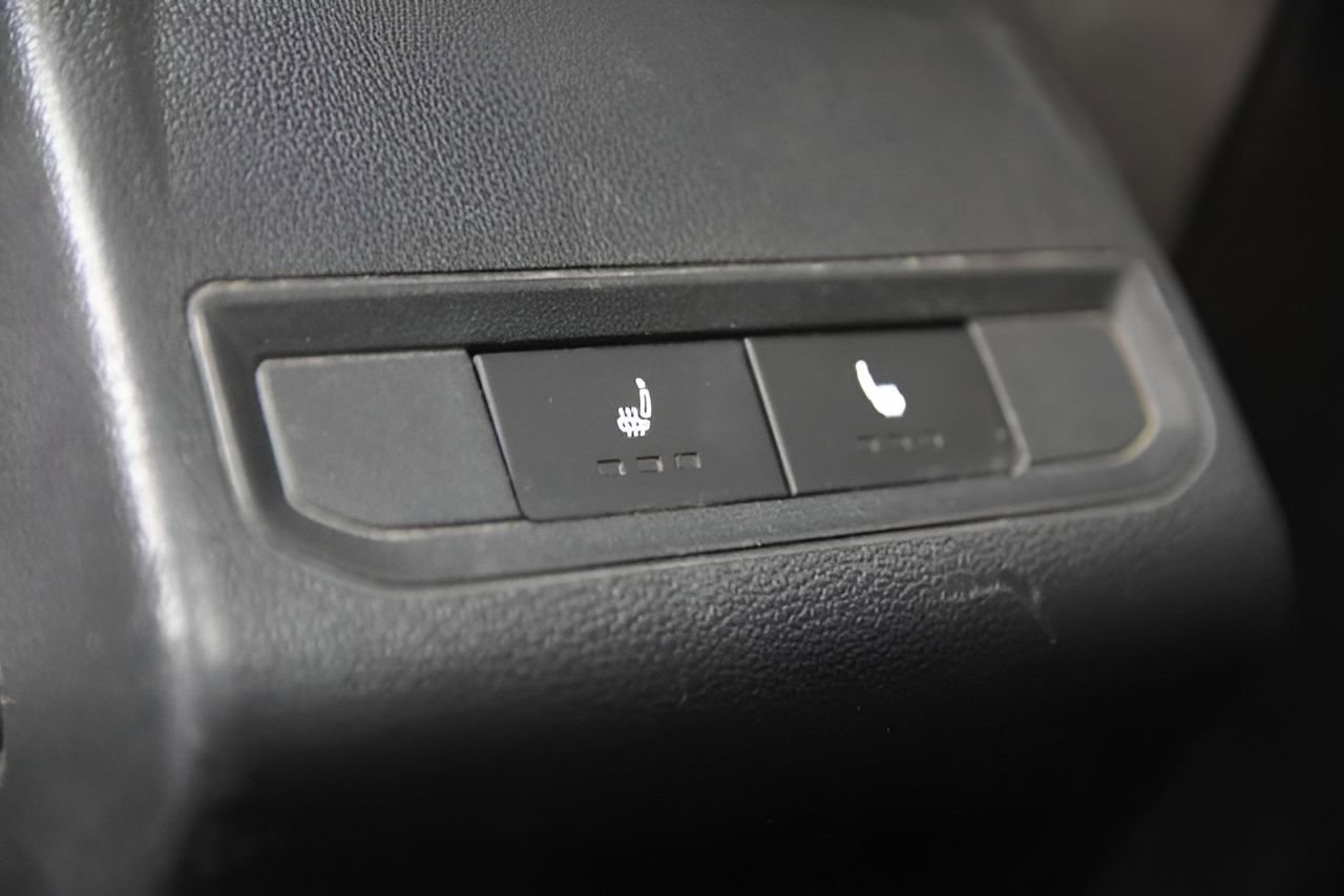 Used 2019 Volkswagen Jetta SE w/ Cold Weather Package image 35