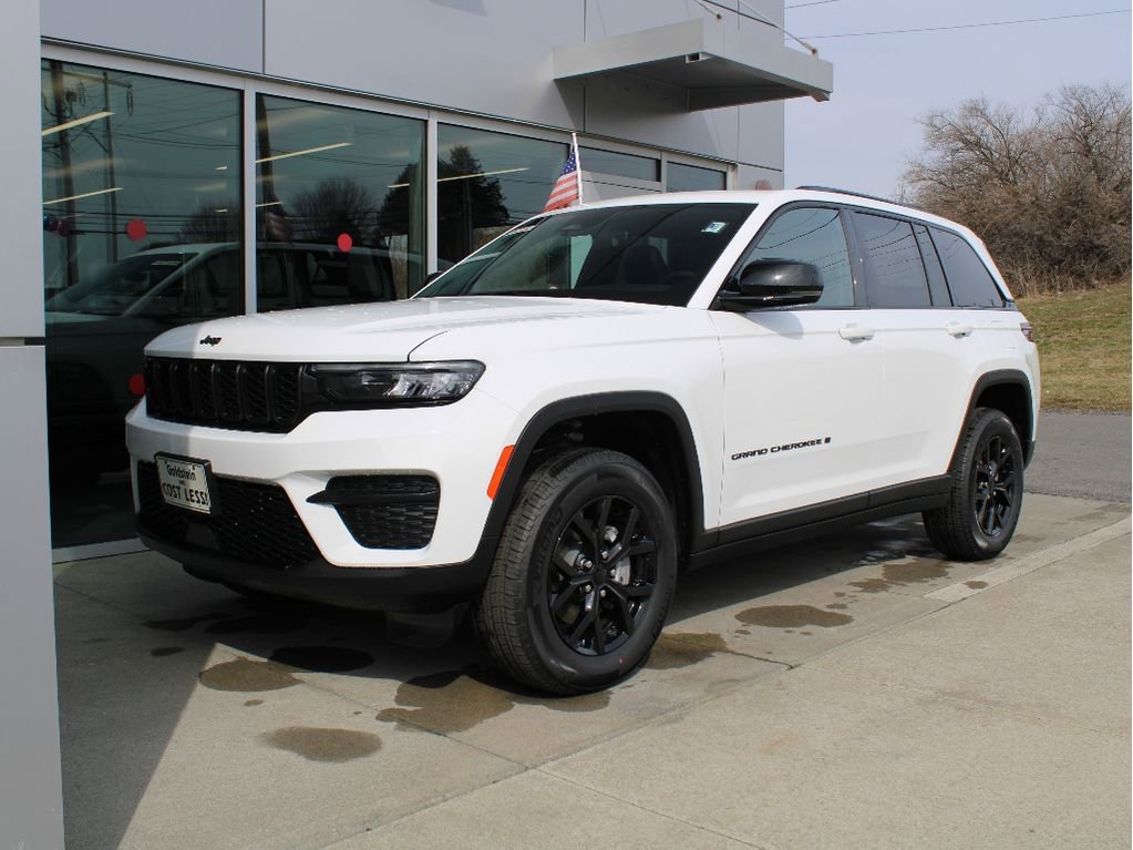 New 2025 Jeep Grand Cherokee Altitude image 3