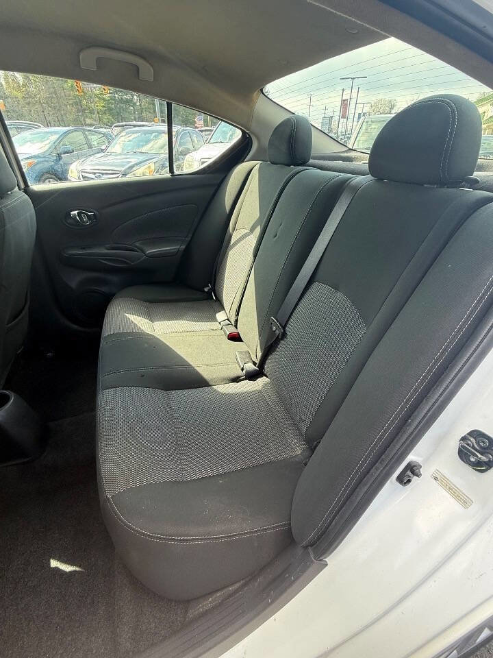 Used 2019 Nissan Versa SV image 17