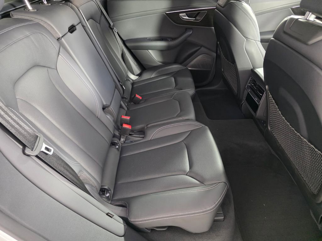 Used 2025 Audi Q8 Prestige image 26