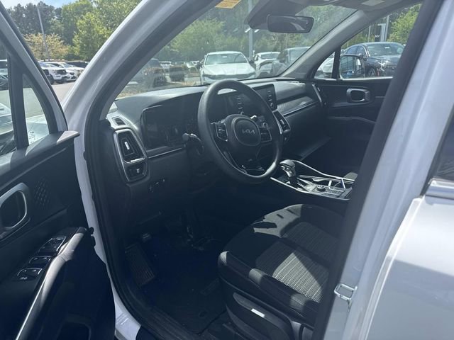 Used 2023 Kia Sorento LX image 3