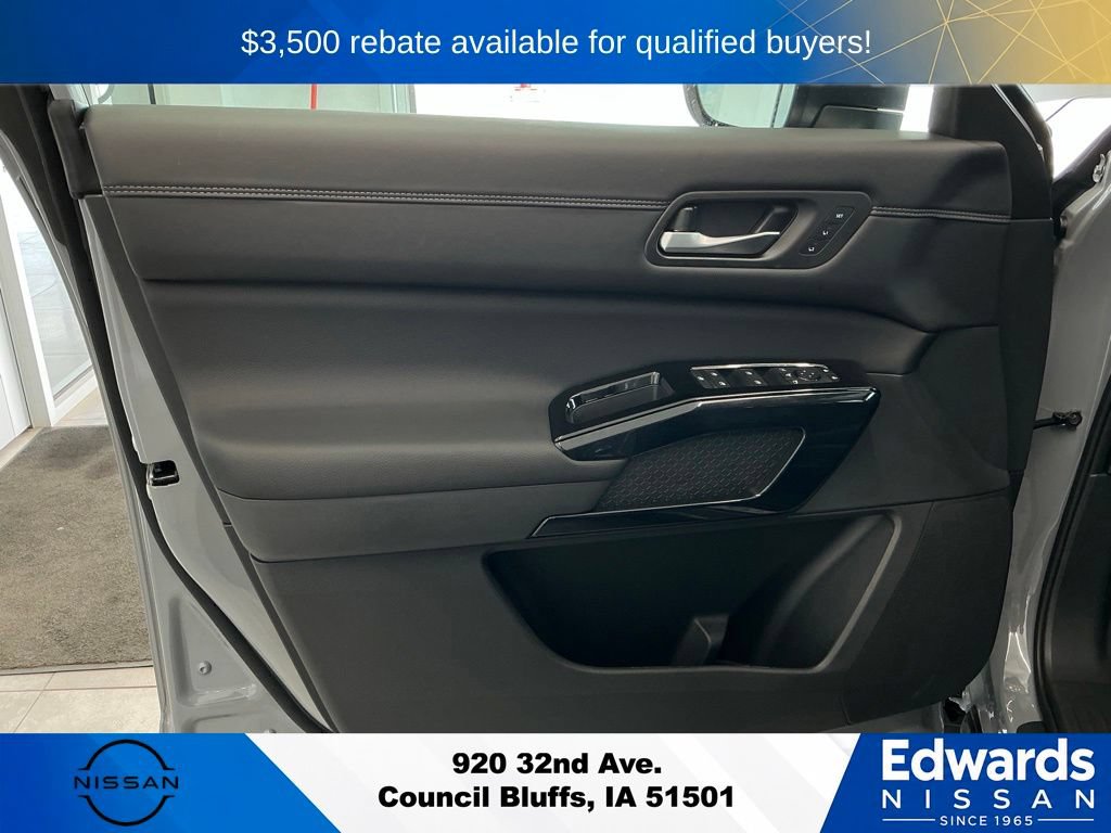 New 2026 Nissan Pathfinder Platinum AWD/4WD image 24