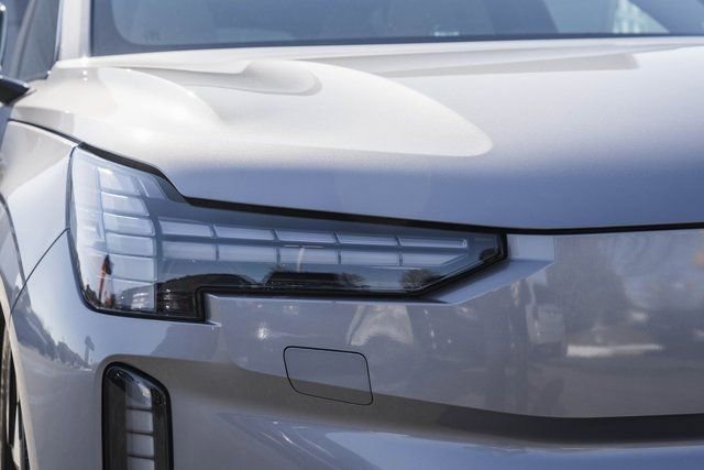 New 2026 Volvo EX90 Ultra image 13