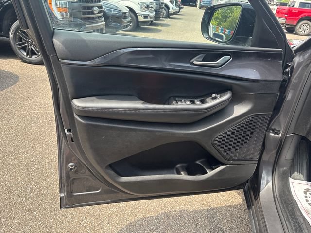 Used 2023 Jeep Grand Cherokee L Laredo AWD/4WD image 7