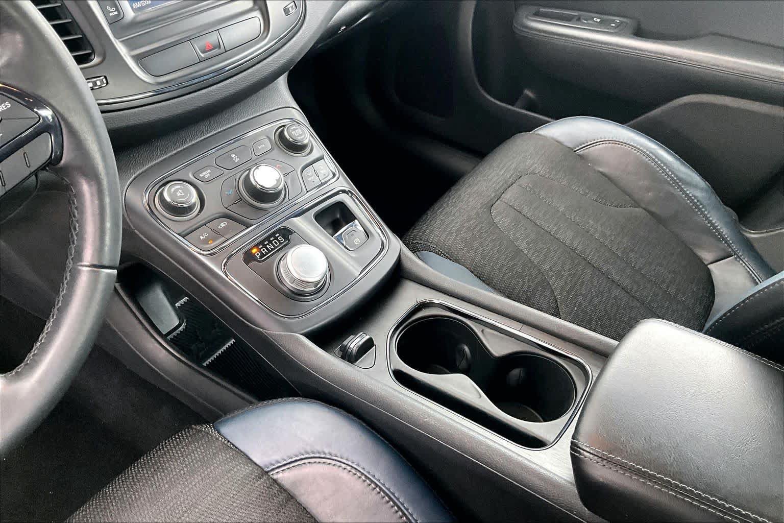 Used 2015 Chrysler 200 S FWD image 16