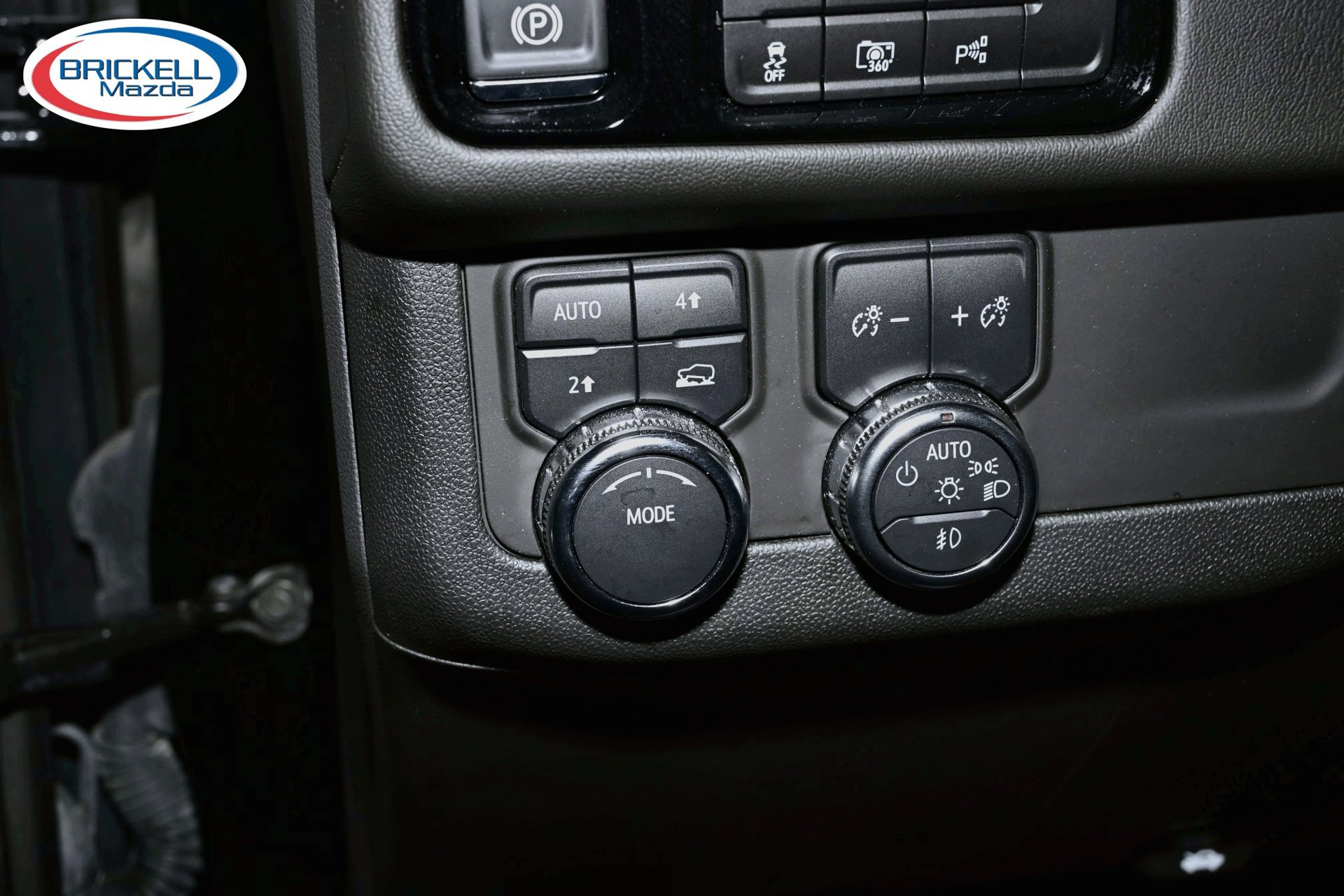Used 2025 GMC Yukon Denali AWD/4WD image 34