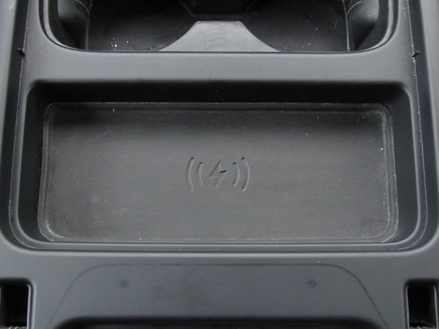 Used 2024 Land Rover Defender 130 X-Dynamic SE image 31