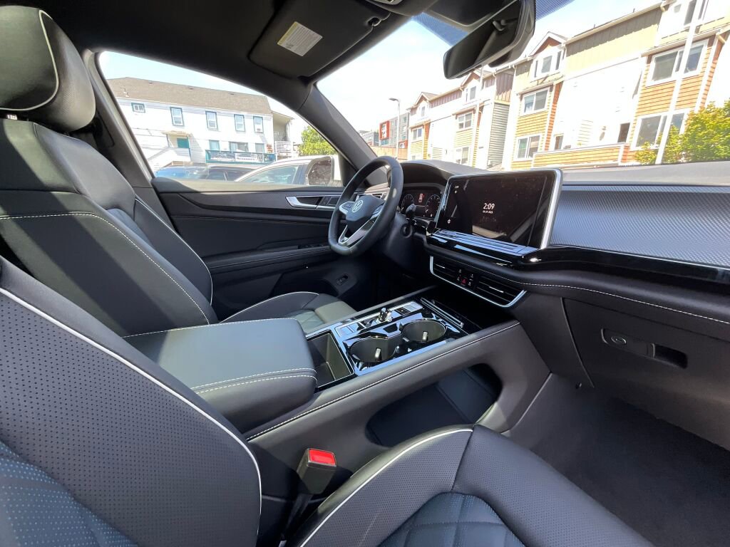 New 2025 Volkswagen Atlas Cross Sport SEL Premium R-Line image 20