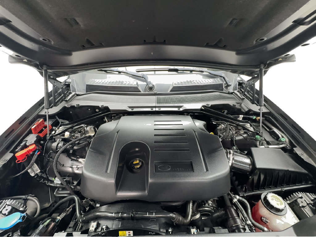 Used 2023 Land Rover Defender 130 SE AWD/4WD image 20