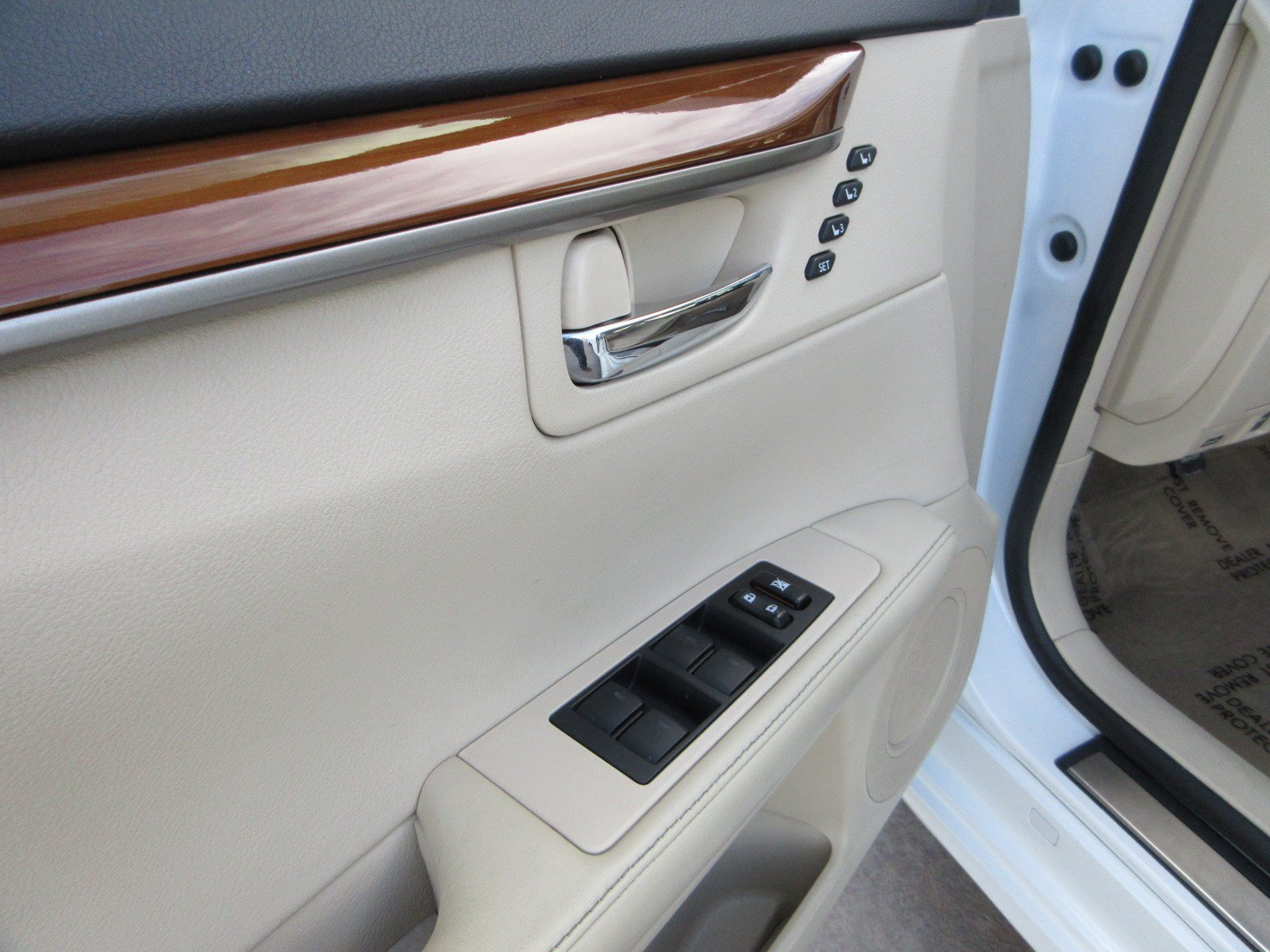 Used 2013 Lexus ES 300h w/ Luxury Pkg FWD image 29