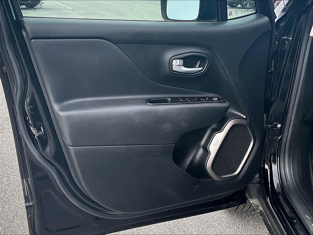 Used 2023 Jeep Renegade Latitude image 9