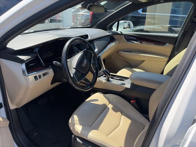 Used 2018 Cadillac XT5 Luxury w/ Driver Awareness Package image 7