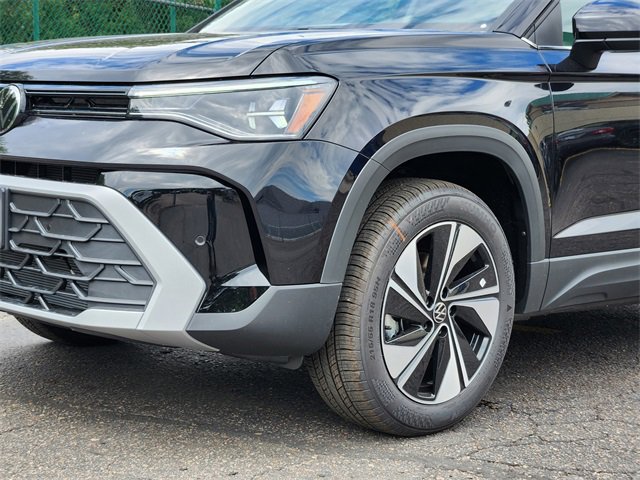 New 2025 Volkswagen Taos SE image 9