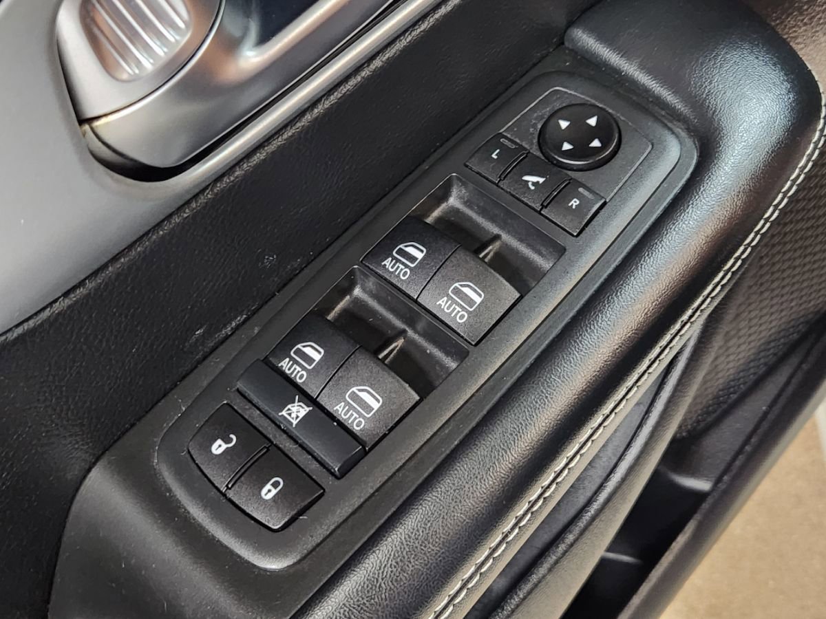 Used 2020 Chrysler Pacifica Limited w/ Advanced Safetytec Group image 45