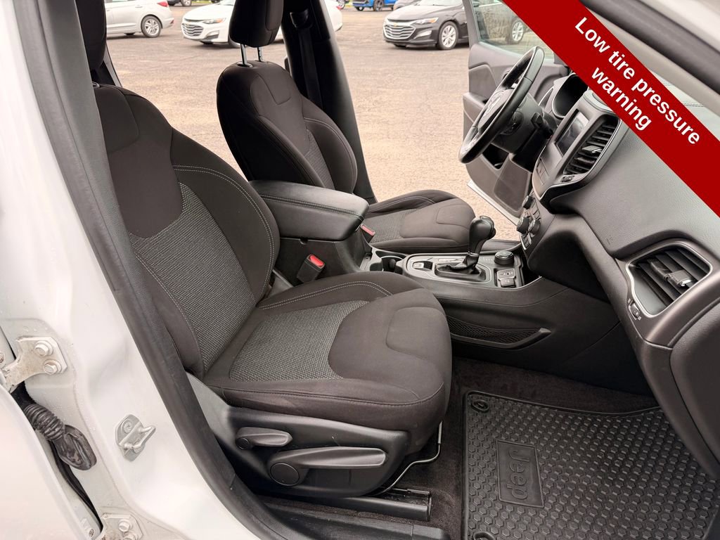 Used 2019 Jeep Cherokee Sport w/ Cold Weather Group AWD/4WD image 32