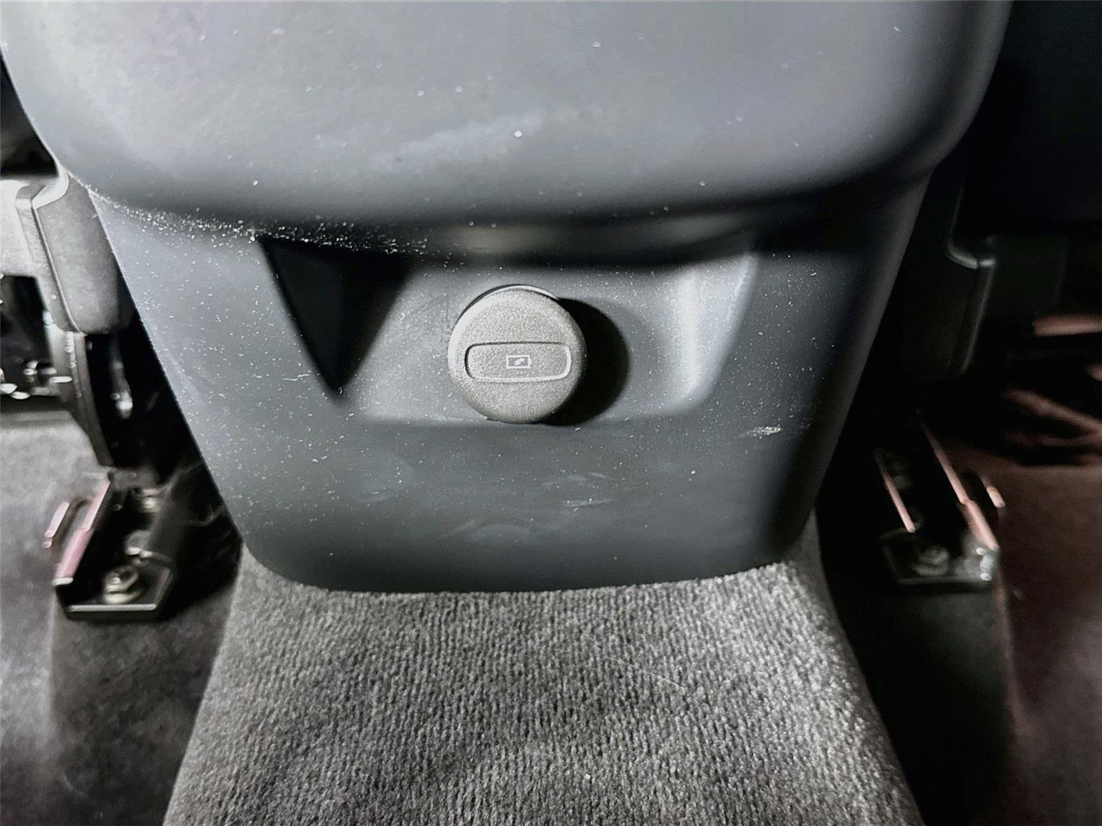 Used 2023 Volvo XC60 B6 Ultimate w/ Protection Package Premier AWD/4WD image 29