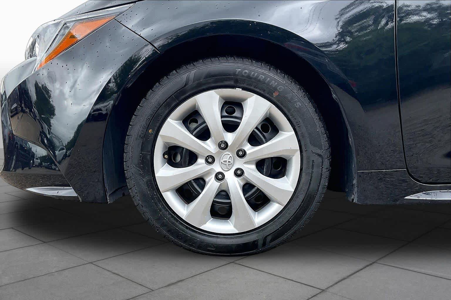 Used 2025 Toyota Corolla LE FWD image 11