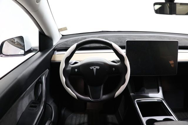 Used 2022 Tesla Model Y Long Range image 11