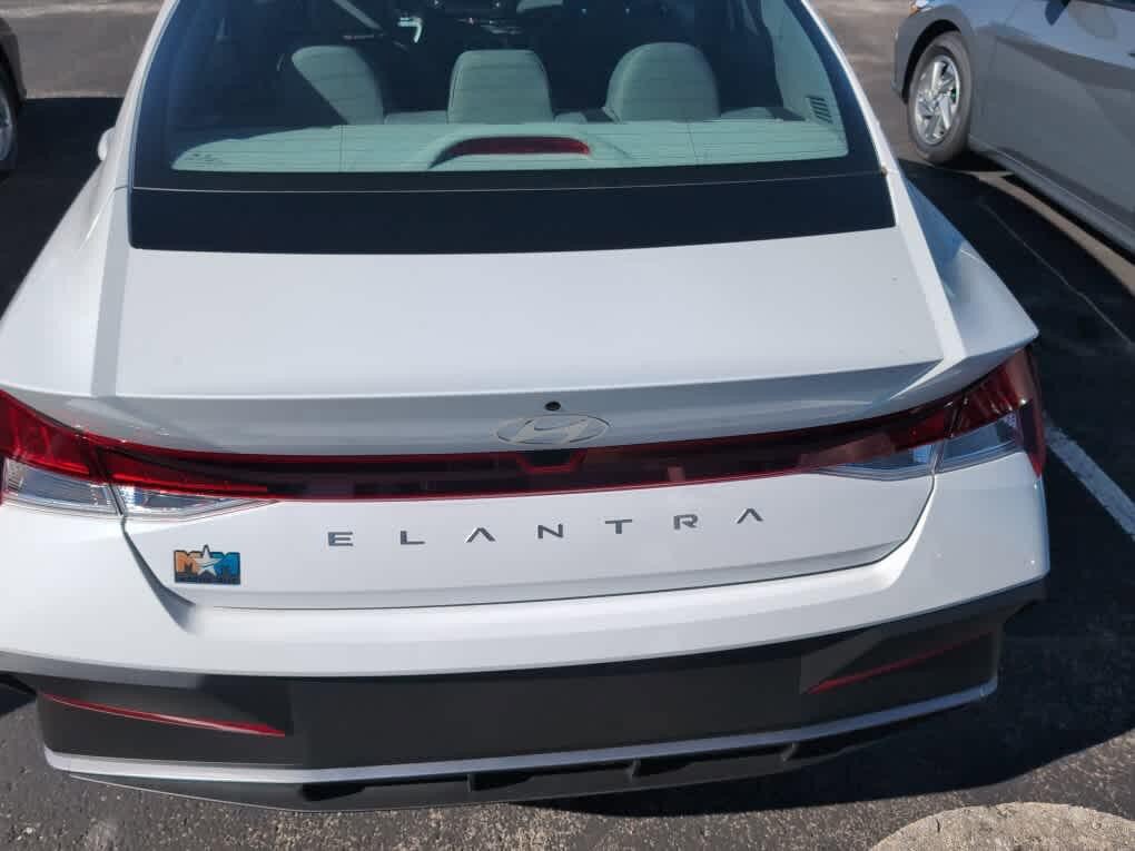 New 2026 Hyundai Elantra SE FWD image 15