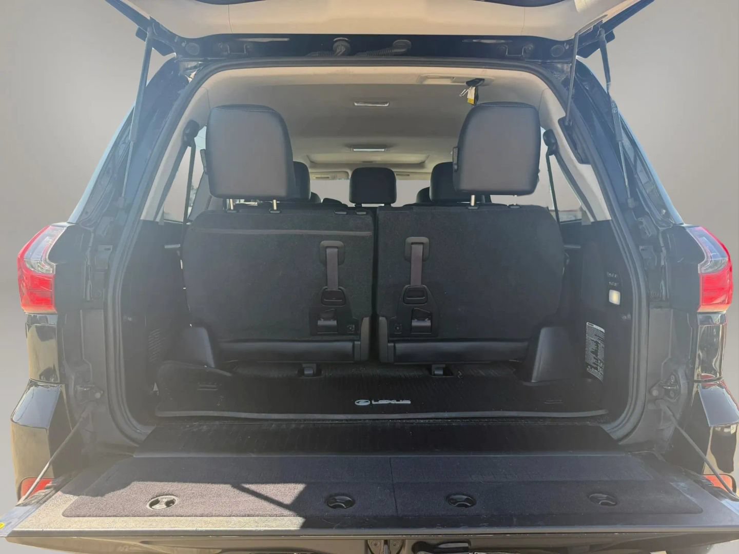 Used 2017 Lexus LX 570 4WD w/ Luxury Package image 15