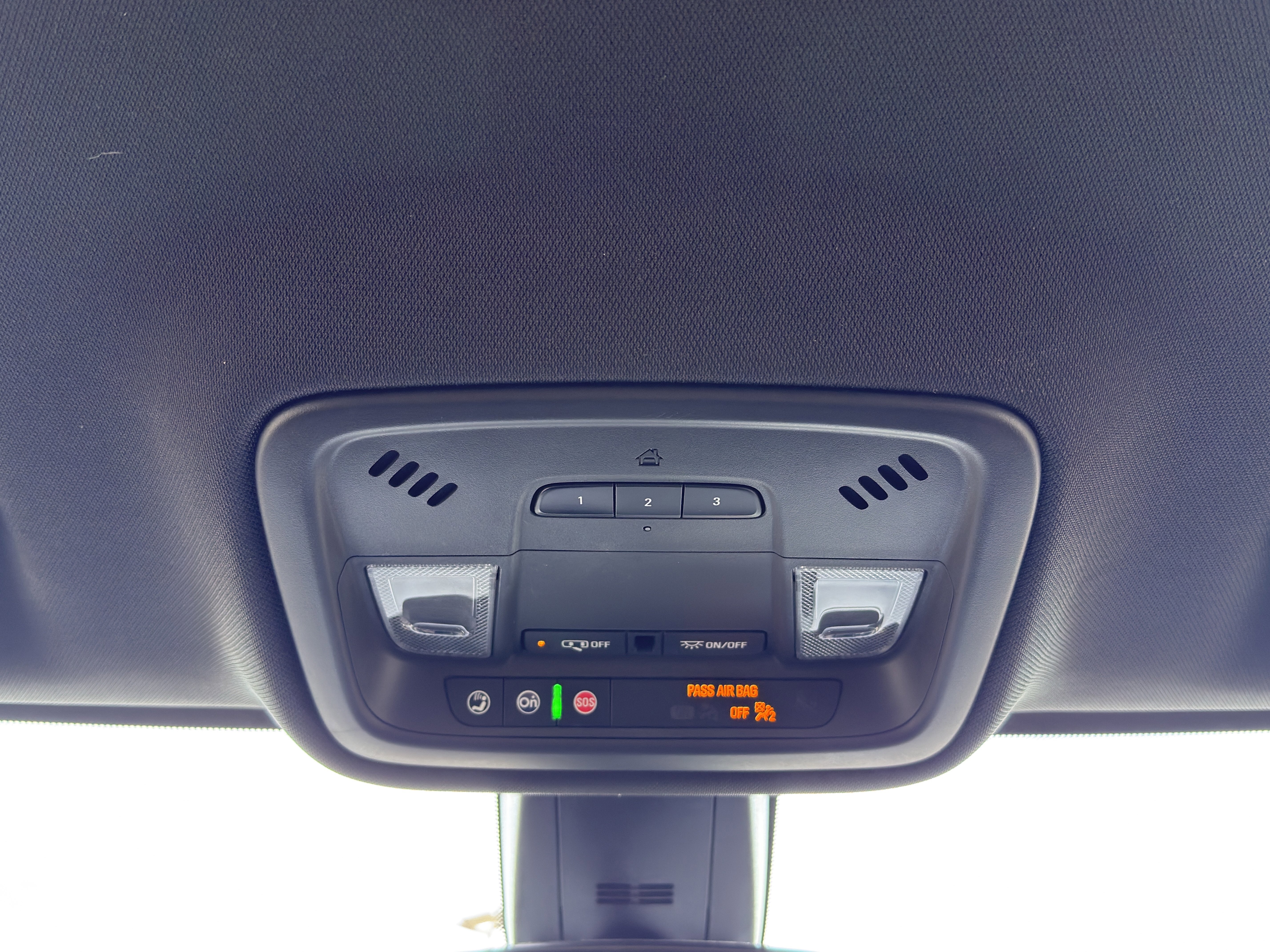 Used 2022 Chevrolet Traverse LT image 35