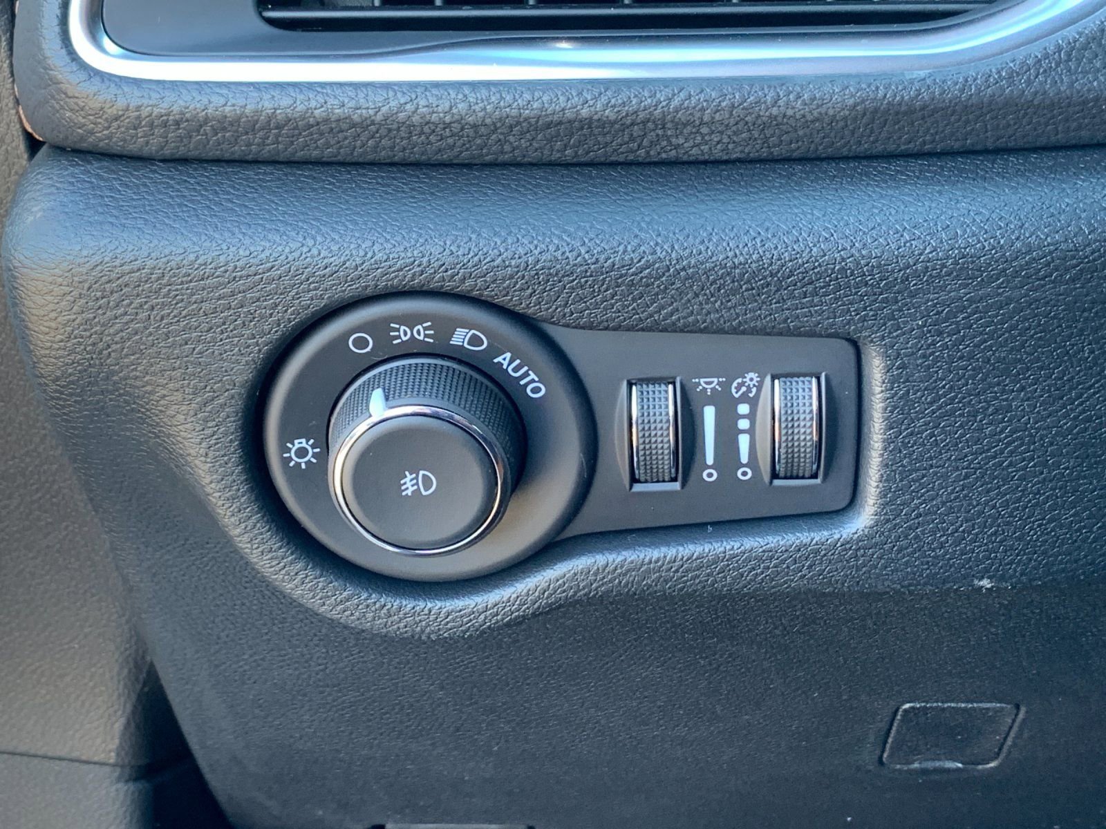 New 2026 Chrysler Pacifica Pinnacle image 35