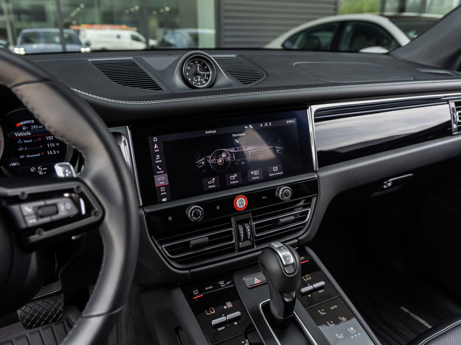 Certified 2025 Porsche Macan image 31