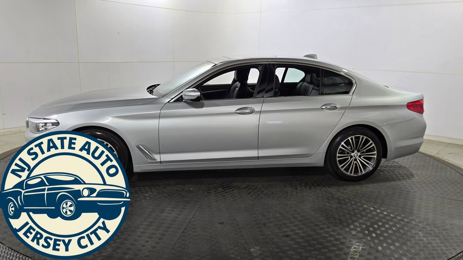 Used 2018 BMW 530i xDrive w/ Premium Package image 4