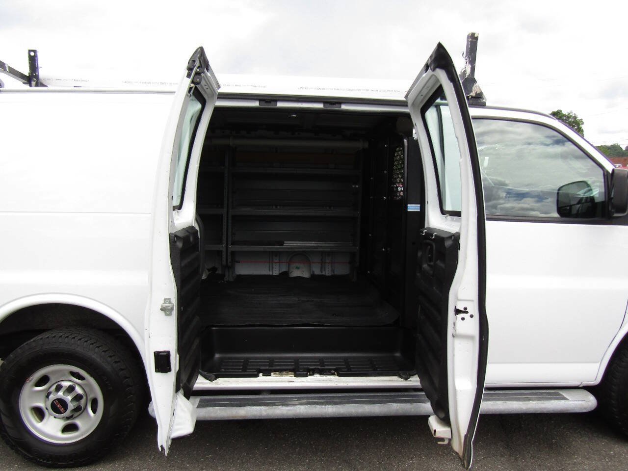 Used 2018 GMC Savana 2500 w/ Driver Convenience Package RWD image 21