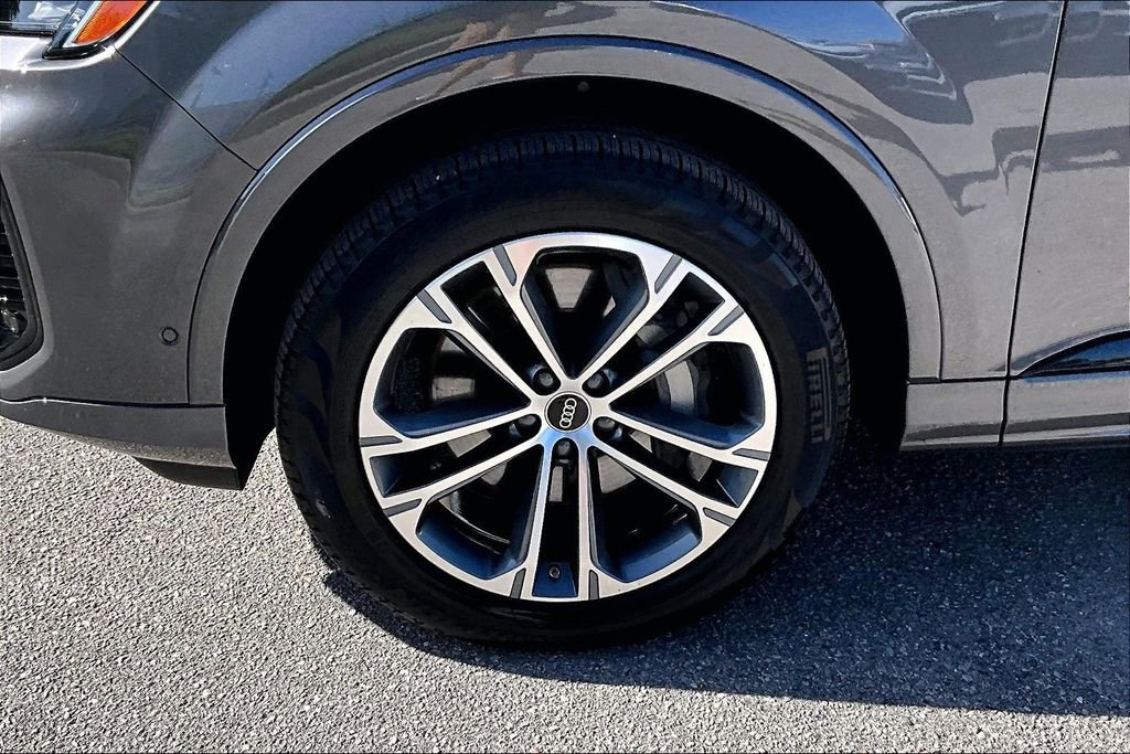 Used 2025 Audi Q7 2.0T Premium w/ Convenience Plus Package image 13