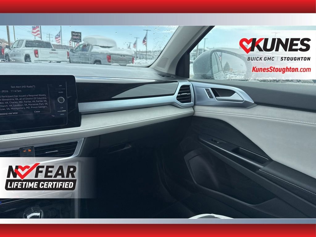 Used 2025 Volkswagen Taos SE AWD/4WD image 41