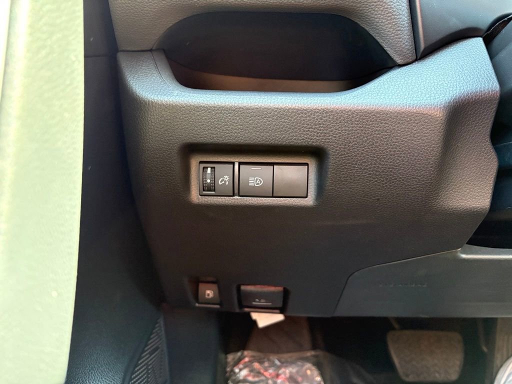 Certified 2025 Toyota RAV4 LE AWD/4WD image 27