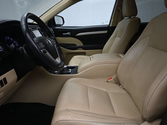 Used 2018 Toyota Highlander XLE w/ Protection Package #3 AWD/4WD image 16
