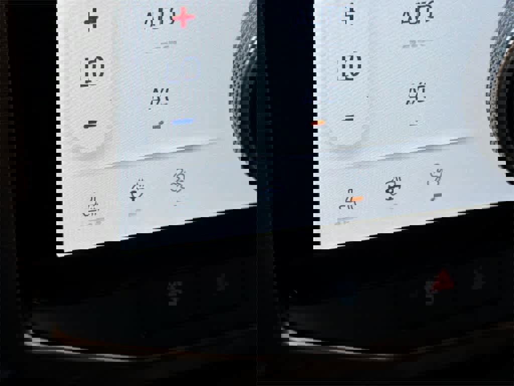 Used 2022 Ford F150 Lightning Lariat image 21