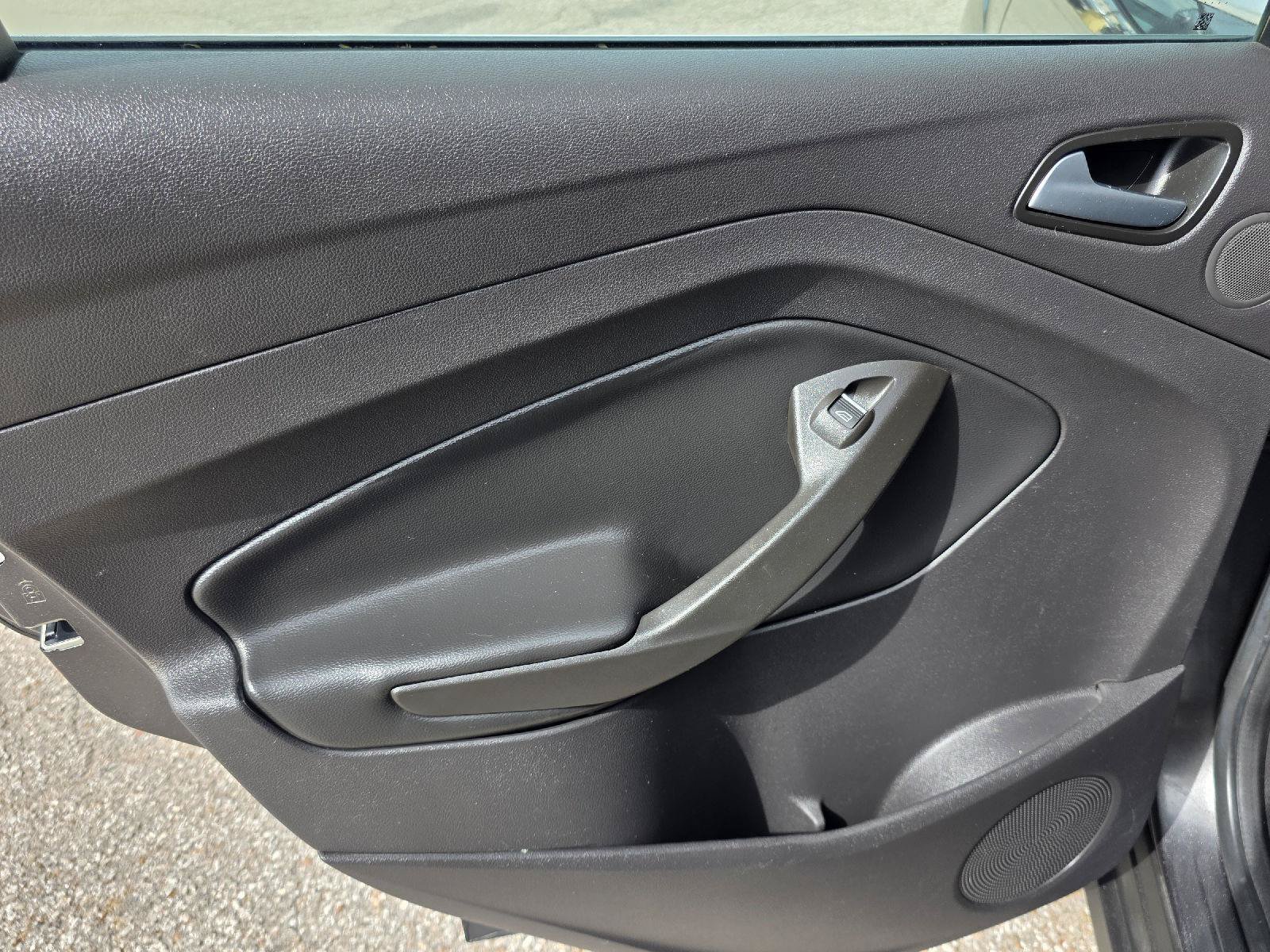 Used 2018 Ford C-MAX Titanium FWD image 33