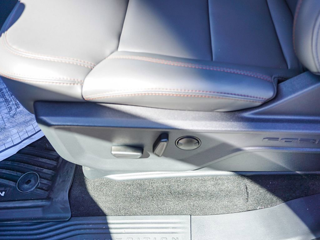 New 2025 Ford Expedition Active image 19