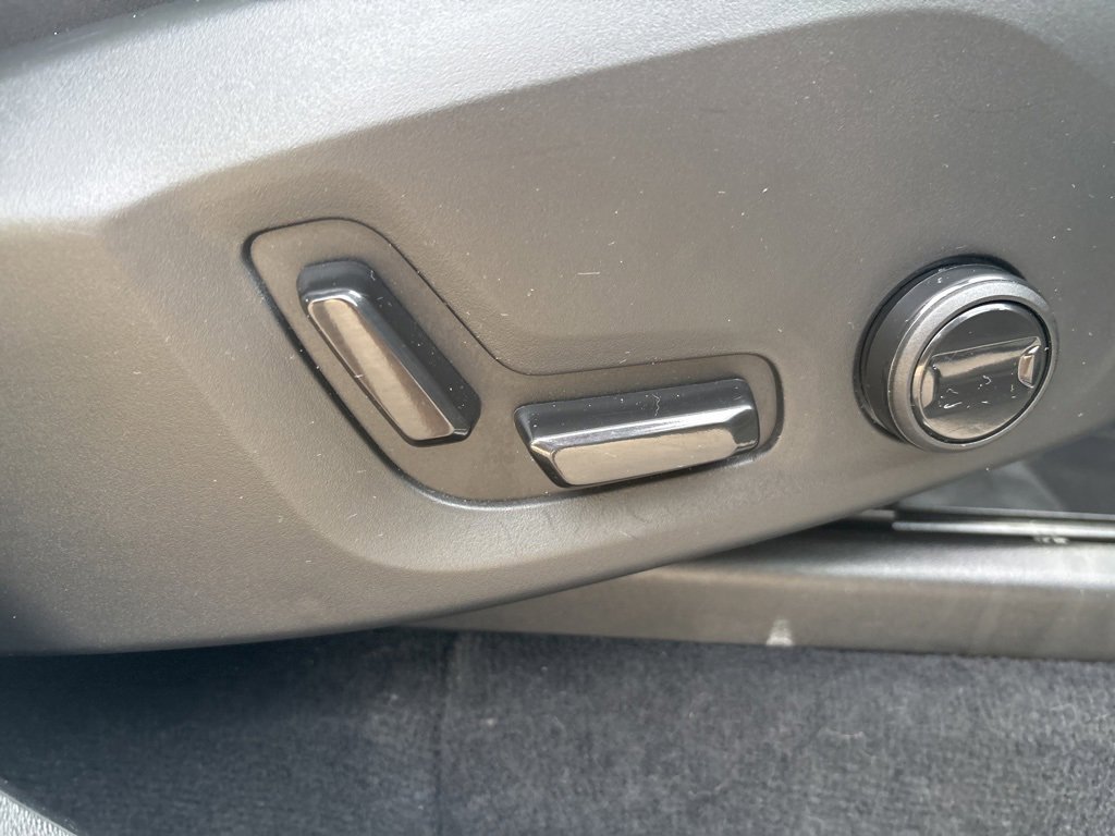 Certified 2025 Volvo XC90 B6 Plus image 42