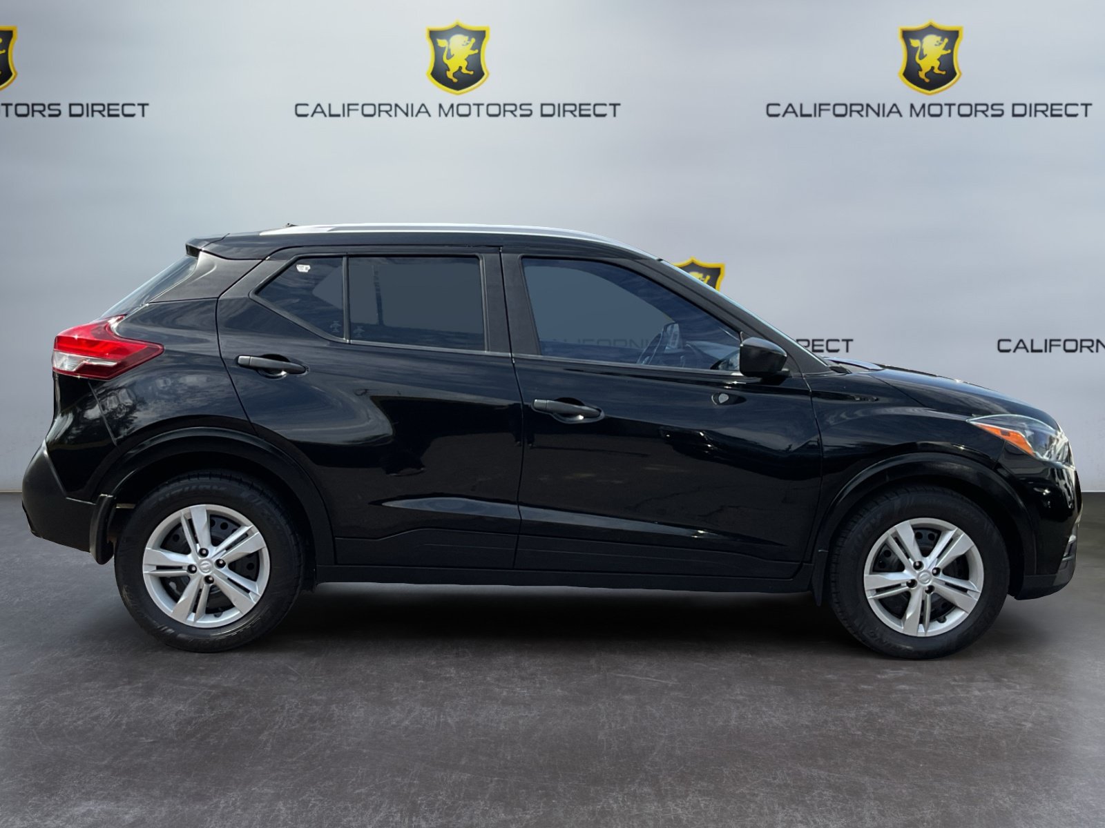 Used 2018 Nissan Kicks S FWD image 4