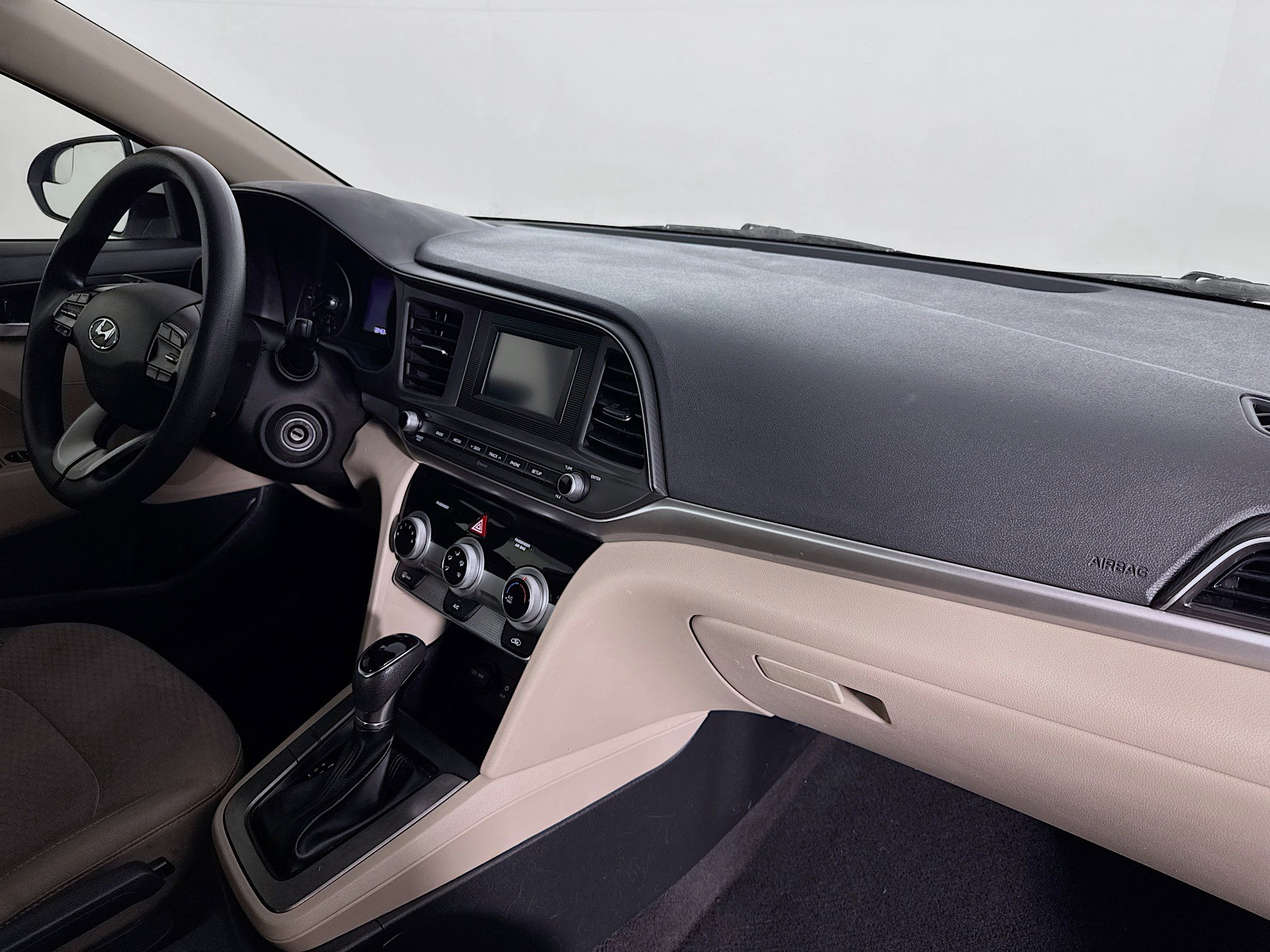 Used 2019 Hyundai Elantra SE FWD image 27