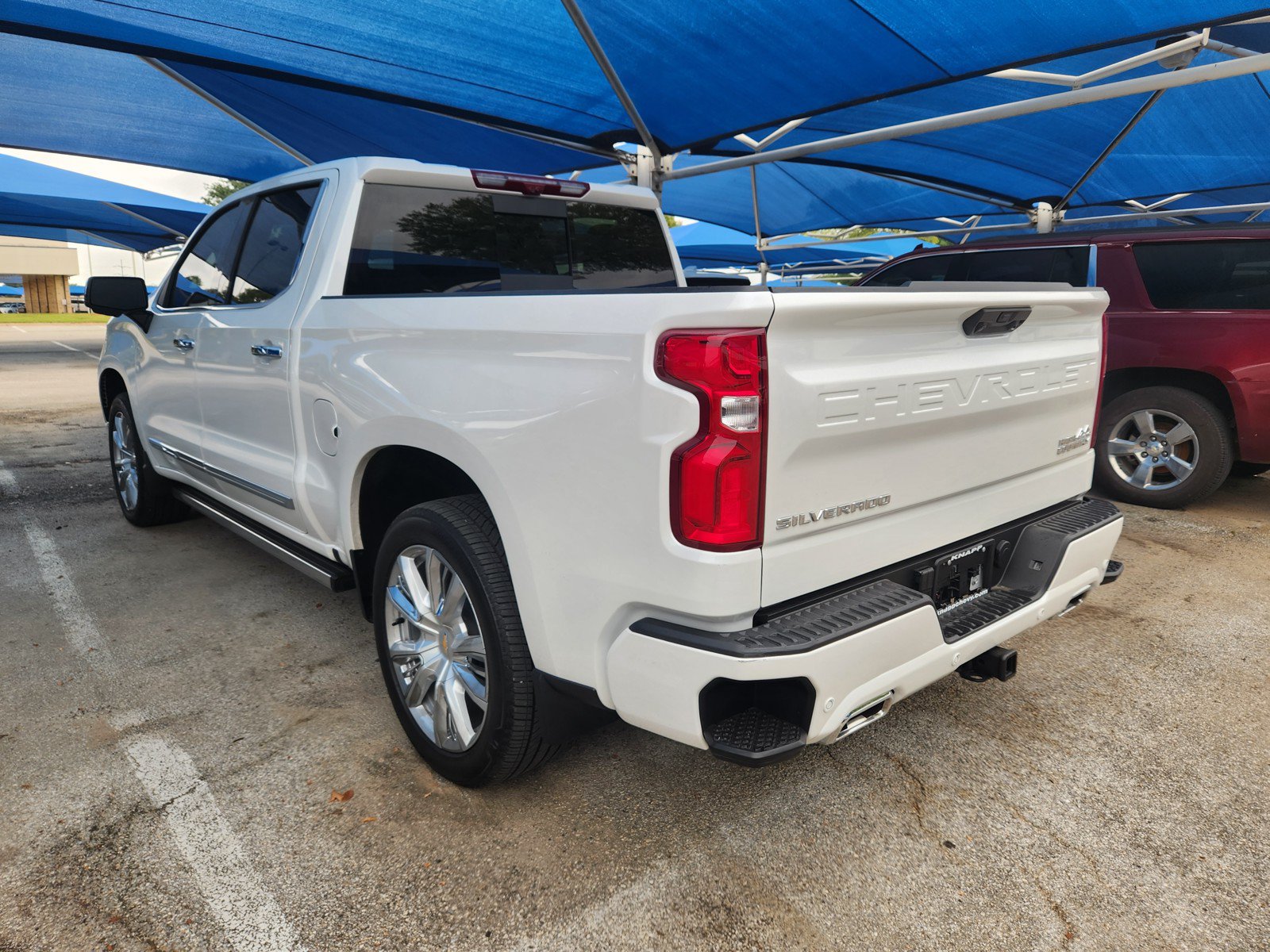 Used 2025 Chevrolet Silverado 1500 High Country AWD/4WD image 3
