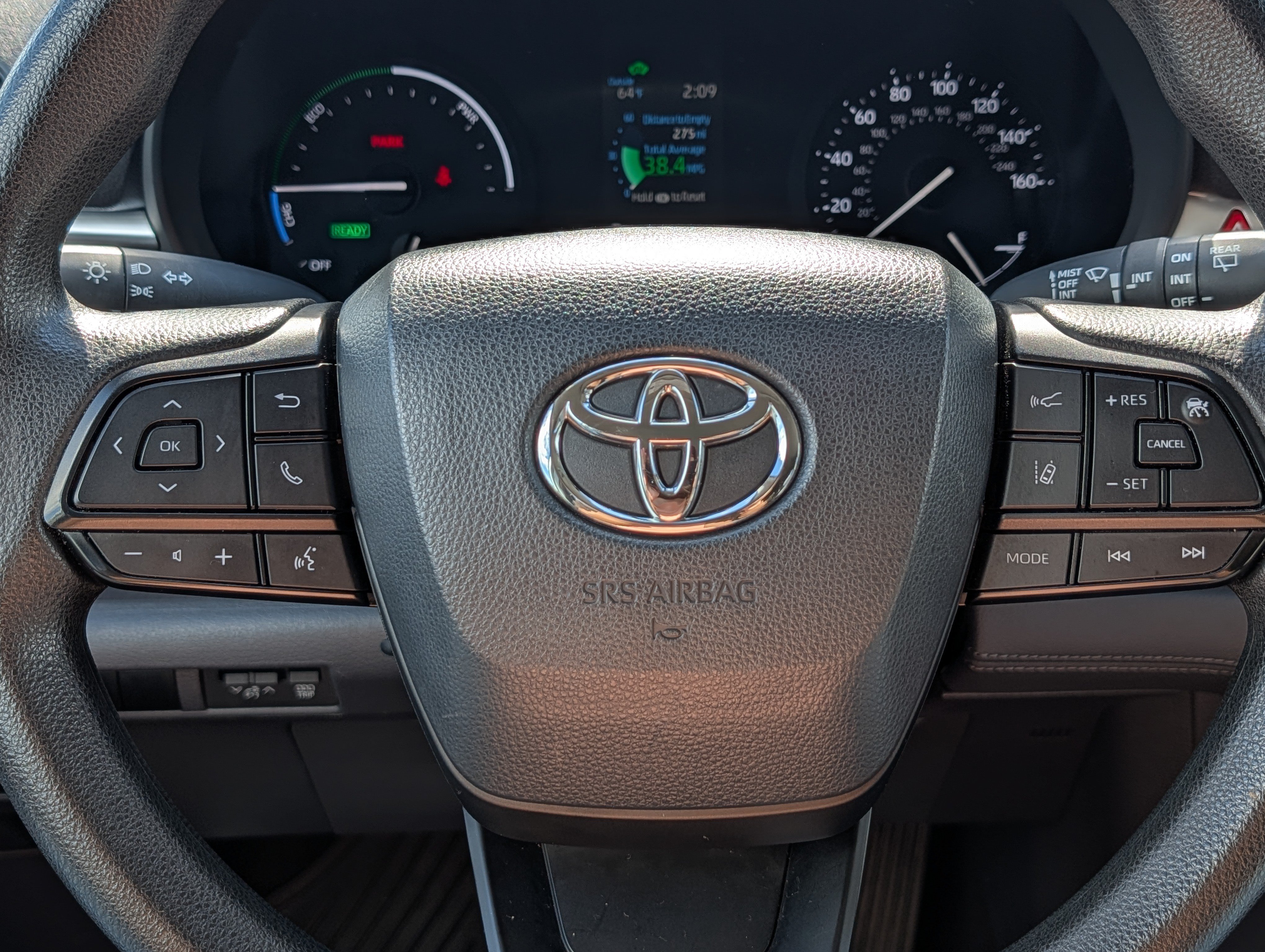 Used 2024 Toyota Sienna LE FWD image 25