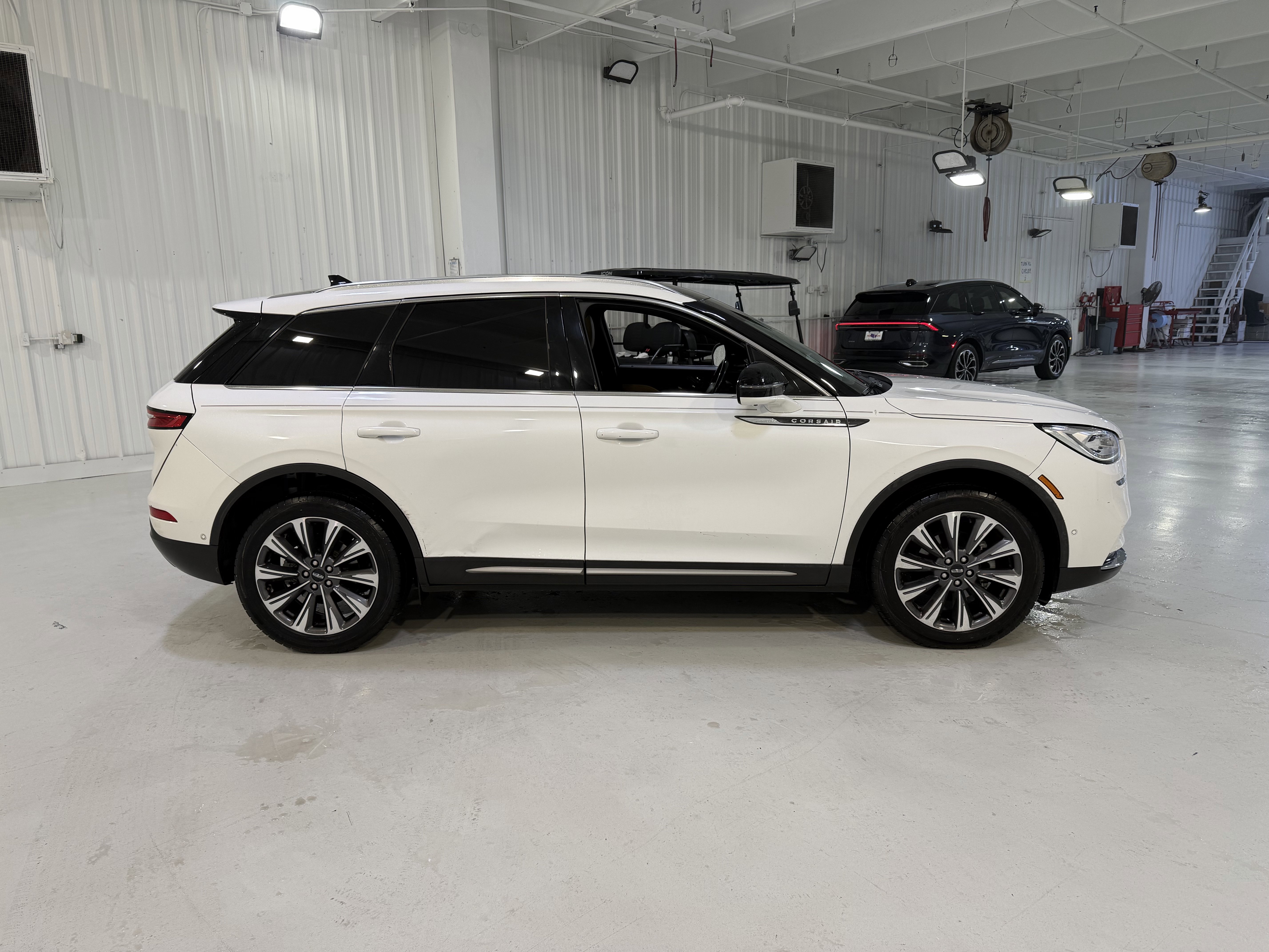 Used 2021 Lincoln Corsair Reserve w/ Equipment Group 201A FWD image 6