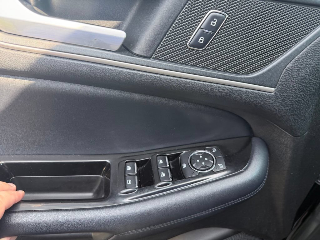 Used 2018 Ford Edge SEL w/ Equipment Group 201A FWD image 12