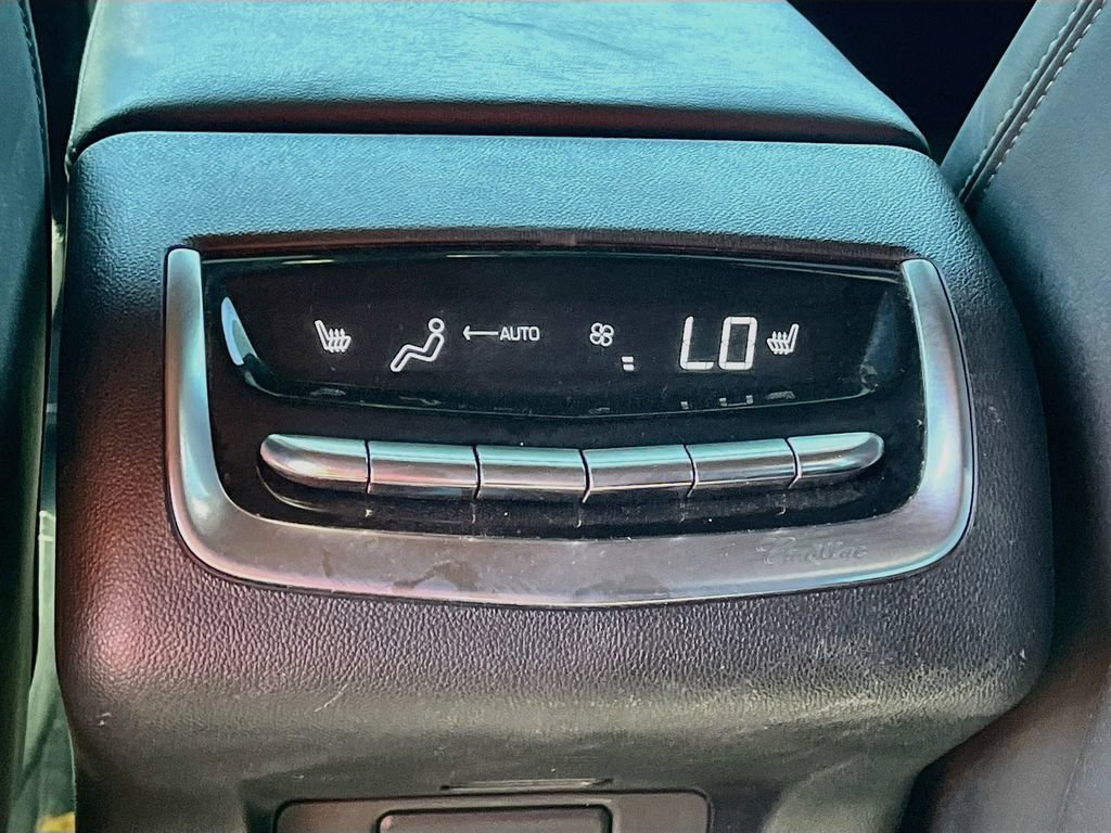 Used 2025 Cadillac XT6 Premium Luxury AWD/4WD image 27