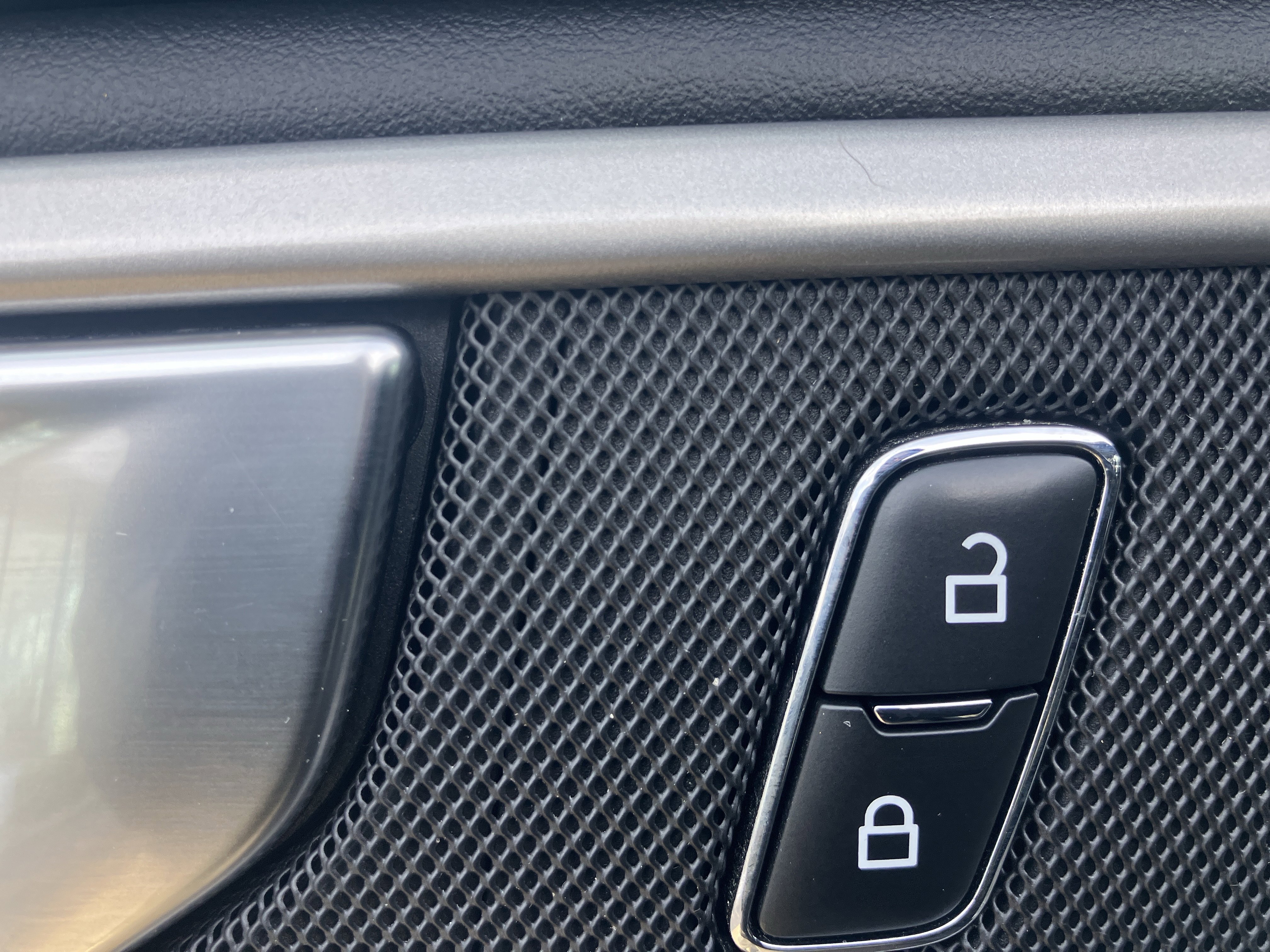 Used 2022 Ford Explorer XLT w/ Equipment Group 202A image 17